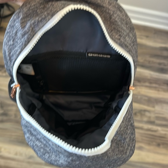 Adidas Linear Mini Backpack - Perfect! - Picture 4 of 7